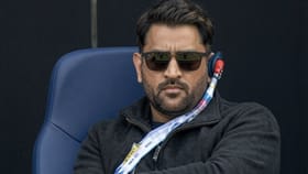 ధోనీ చెవిలో కనిపించిన ఆ వింత పరికరం ఏంటో తెలుసా?