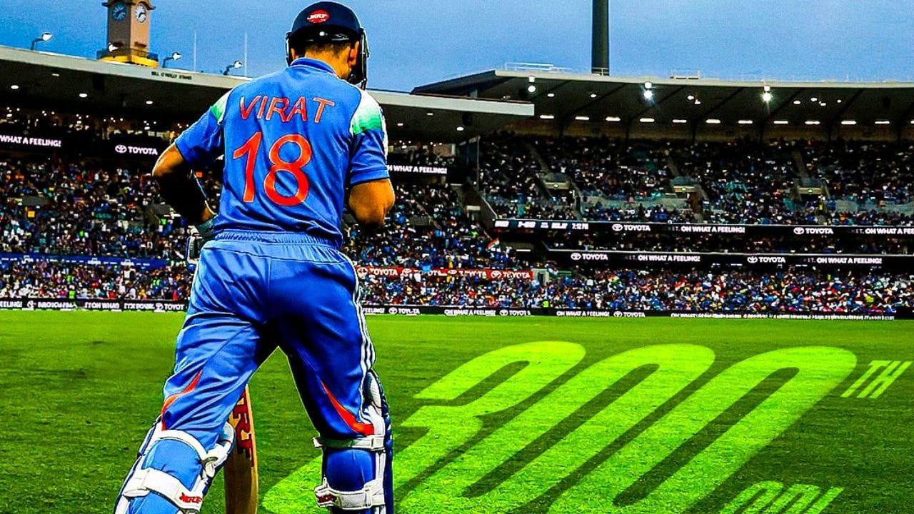 Virat Kohli Creates New World Record: రికార్డుల మాస్టర్ విరాట్ కోహ్లీ మరో ప్రపంచ రికార్డు సృష్టించాడు. వన్డే క్రికెట్‌లో 300 ఇన్నింగ్స్‌లు ఆడి, ఈ ప్రపంచ రికార్డుతో అతను సచిన్ టెండూల్కర్ పేరిట ఉన్న ప్రపంచ రికార్డును చెరిపేశాడు.