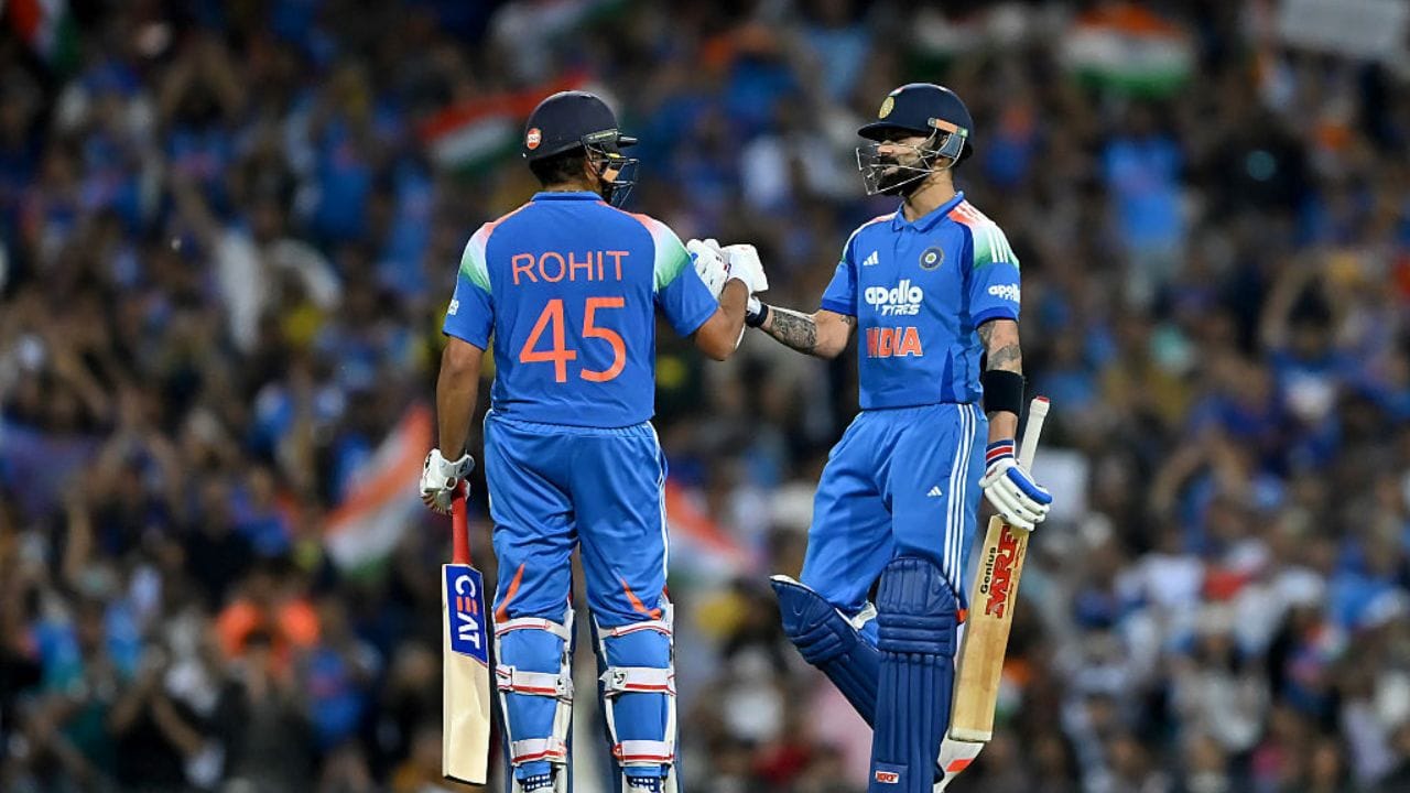 పరుగుల ప్రపంచ రికార్డుతో పాటు, విరాట్ కోహ్లీ ఇన్నింగ్స్లలో మరో ప్రపంచ రికార్డును కూడా లిఖించాడు. అదేమిటంటే, అంతర్జాతీయ క్రికెట్ చరిత్రలో 300 వన్డేలు, 100 టెస్టులు, 100 టీ20 ఇన్నింగ్స్లు ఆడిన ఏకైక మరియు మొట్టమొదటి క్రికెటర్ విరాట్ కోహ్లీ. ఈ రికార్డులతో కింగ్ కోహ్లీ క్రికెట్ సామ్రాజ్యానికి పాలకుడిగా కొనసాగుతున్నాడు.