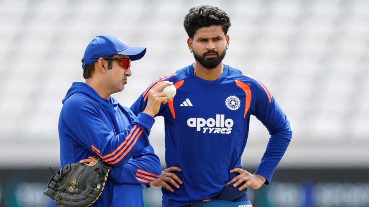 India T20I Captain: ఐర్లాండ్, ఇంగ్లాండ్ పర్యటనల్లో టీమిండియా వరుస పరాజయాలతో భారత క్రికెట్ నియంత్రణ మండలి (బీసీసీఐ) తీవ్ర అసంతృప్తితో ఉంది. కోచ్ గౌతమ్ గంభీర్తో పాటు కెప్టెన్ శ్రేయస్ అయ్యర్ నాయకత్వంపై సమీక్ష మొదలైంది. ఒకవేళ శ్రేయస్పై వేటు పడితే, తదుపరి టీ20 కెప్టెన్గా బాధ్యతలు చేపట్టే సత్తా ఉన్న ముగ్గురు ఆటగాళ్ల గురించి ఇప్పుడు క్రీడా వర్గాల్లో జోరుగా చర్చ సాగుతోంది.