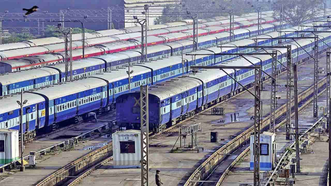 Indian Railways: ప్రయాణికులకు గుడ్న్యూస్.. ఆషాఢ ఏకాదశి సందర్భంగా ప్రత్యేక రైళ్లు
