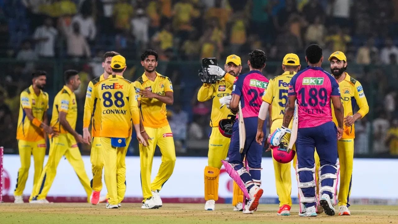 ఐదుసార్లు చెన్నై సూపర్ కింగ్స్ జట్టు గత కొన్ని సీజన్లుగా చాలా పేలవంగా ఆడుతోంది. అయినప్పటికీ, CSK జట్టు బ్రాండ్ విలువ 3.8% పెరిగింది. అంటే, CSK జట్టు ప్రస్తుత బ్రాండ్ విలువ 244 మిలియన్లు. CSK బ్రాండ్ విలువలో చెప్పుకోదగ్గ పెరుగుదల లేకపోవడానికి జట్టు పేలవమైన ప్రదర్శన కూడా ఒక ప్రధాన కారణం.