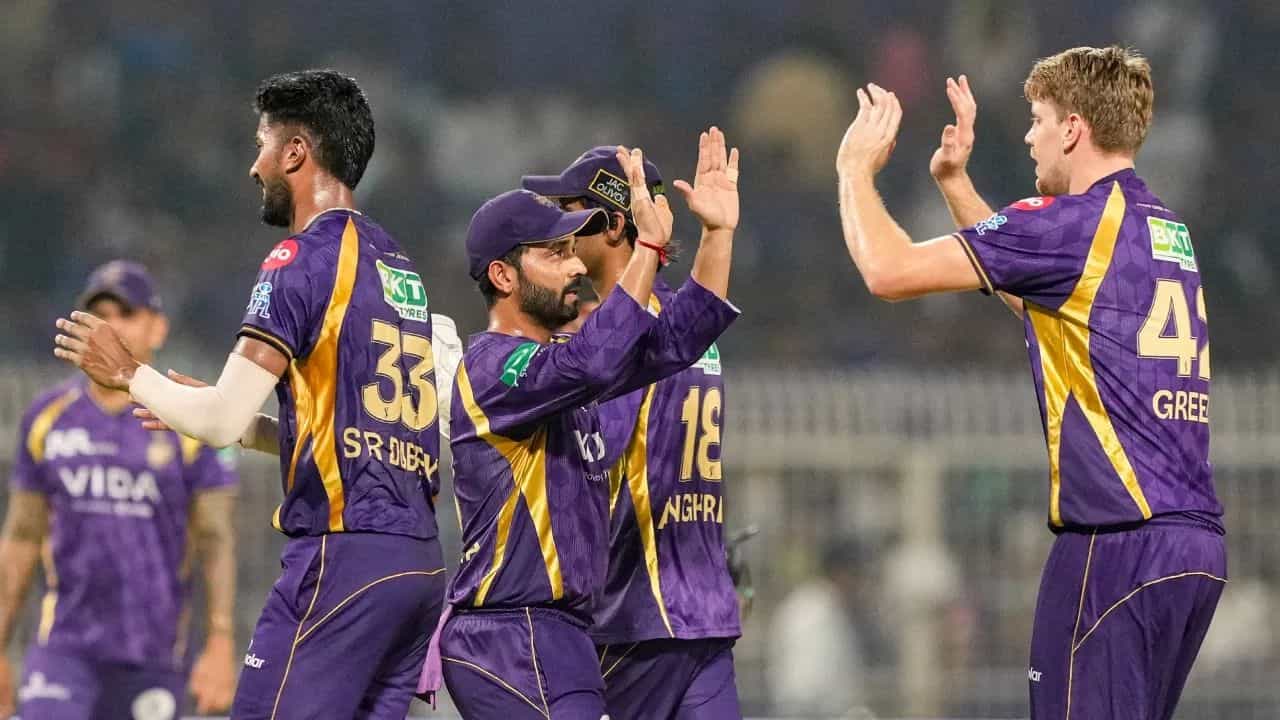 మూడవ స్థానంలో ఉన్న KKR, 2025లో 227.0 మిలియన్ల బ్రాండ్ విలువను కలిగి ఉంది. కానీ 2026 IPL తర్వాత, KKR జట్టు బ్రాండ్ విలువ 7.9% పెరిగి 245.0 మిలియన్లకు చేరుకుంది. 2024లో ఛాంపియన్‌గా నిలవడం ద్వారా KKR తన బ్రాండ్ విలువను మరింత పెంచుకుంది.