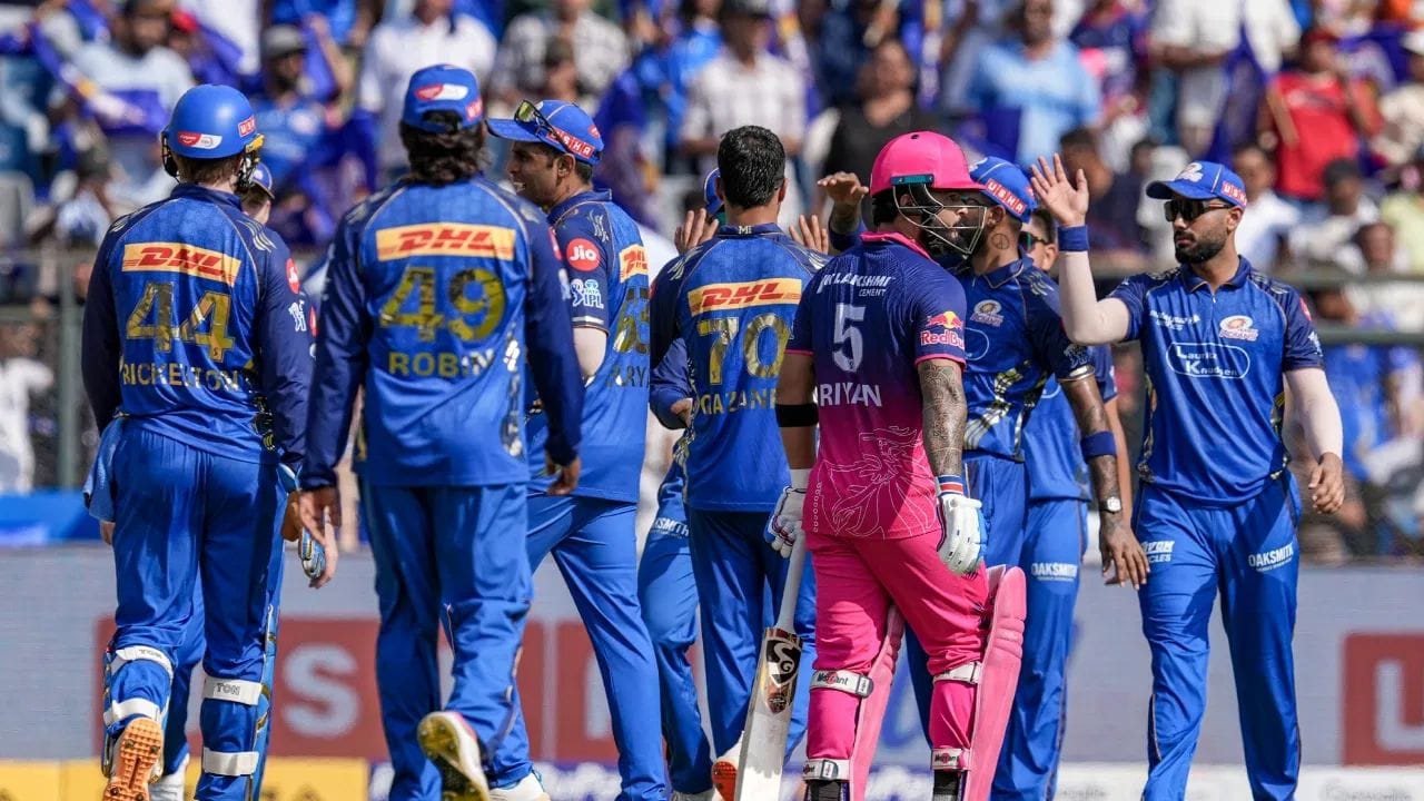 ఆర్సిబి తర్వాత రెండో స్థానంలో ఉన్న ముంబై ఇండియన్స్ జట్టు బ్రాండ్ విలువ 264.0 మిలియన్లు. గత ఏడాదితో పోలిస్తే ముంబై బ్రాండ్ విలువ 9.1% పెరిగింది. 2026 ఐపీఎల్లో ముంబై తొమ్మిదో స్థానంలో నిలిచినప్పటికీ, దాని గత రికార్డులు, జట్టు యాజమాన్యం మరియు వాణిజ్య భాగస్వామ్యాల కారణంగా తన బ్రాండ్ విలువను పెంచుకోగలిగింది.