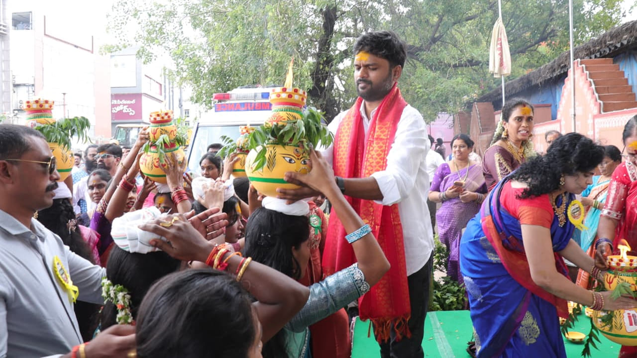 తెలంగాణ ఐటీ బోనాల సంబంరం.. చూశారా ఈ వైభవం..