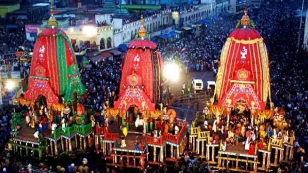 ప్రతి సంవత్సరం పాకిస్తాన్‌లోని హిందూ ప్రజలు ఘనంగా భక్తి గీతాలు, ప్రార్థనలు చేస్తూ సంప్రదాయ ఊరేగింపుల ద్వారా జగన్నాథ స్వామి, జల భద్ర స్వామి, సుభద్ర దేవిని గౌరవిస్తూ ఉంటారు. ఇది చాలా పవిత్రమై హిందూ ఉత్సవాలలో ఒకటి. దీనిని ప్రతి సంవత్సరం భారత దేశంలో జరుపుకుంటారు. అంత కాకుండా పాకిస్థాన్‌లోని సింధ్ రాష్ట్ర రాజధాని, కరాచీలో చాలా గొప్పగా జరుపుకుంటారు.
