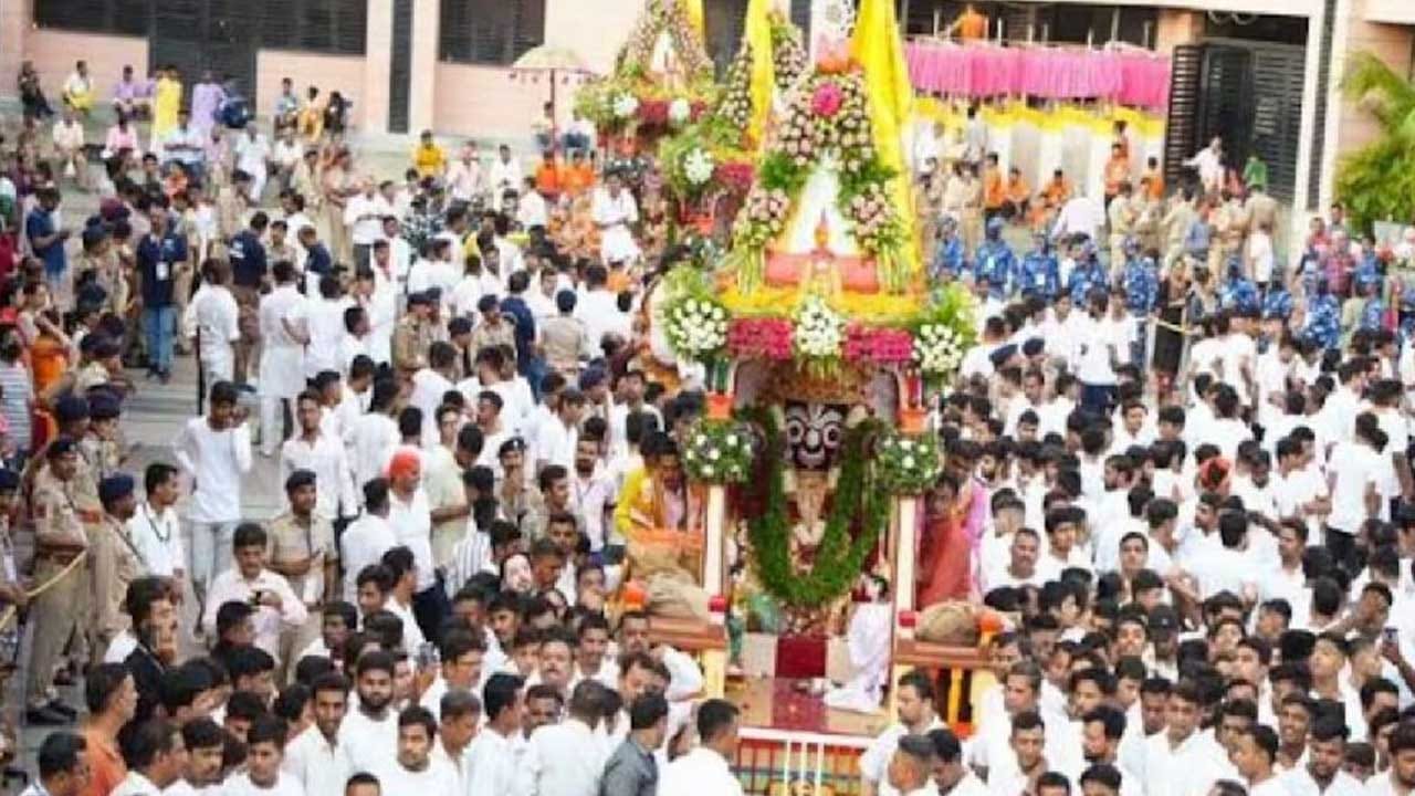 నోట్ : ఈ వార్తలలో ఇవ్వబడిన సమాచారం మత విశ్వాసాలపై ఆధారపడి ఉంది. పాఠకుల ఆసక్తి మేరకు.. పలువురు పండితుల సూచనలు, వారి తెలిపిన అంశాల ఆధారంగా అందించినవి మాత్రమే.. వీటిలో ఎలాంటి శాస్త్రీయ ఆధారాలు లేవని పాఠకులు గమనించాలి. టీవీ9 తెలుగు దీనిని ధృవీకరించలేదు
