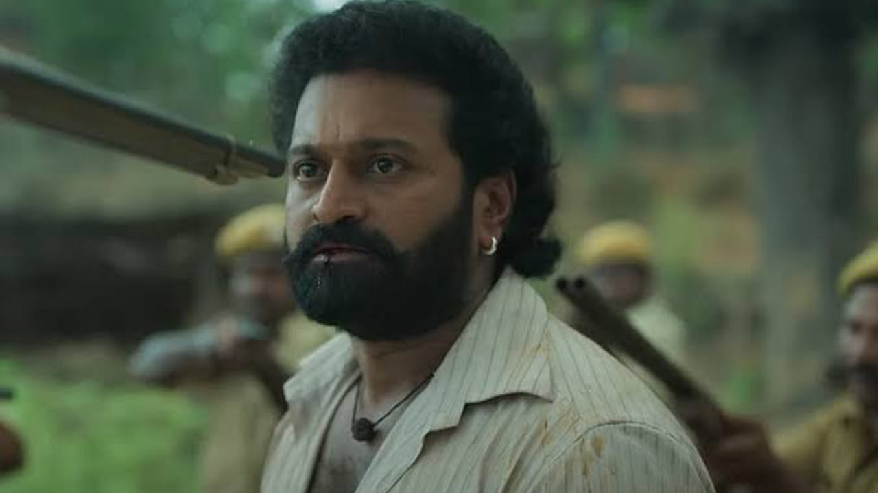 ఈ సినిమా తెలుగు, కన్నడ, తమిళం, హిందీ భాషలలో అందుబాటులో ఉంది. అమెజాన్ ప్రైమ్లో స్ట్రీమింగ్ ప్రారంభమైన కొన్ని గంటల్లోనే భారతదేశంలో నంబర్ 1 స్థానానికి చేరుకుంది. నెట్ఫ్లిక్స్లో హిందీ వెర్షన్ విడుదలైన తర్వాత నాన్-ఇంగ్లీష్ గ్లోబల్ టాప్-10 సినిమాల జాబితాలో వరుసగా 4 వారాలకు పైగా ట్రెండ్ అయింది. ఓటీటీలోకి అడుగుపెట్టిన ఈ చిత్రం, విడుదలైన తొలి రోజే అత్యధిక డిజిటల్ వ్యూస్ సాధించి అమెజాన్ ప్రైమ్లో ఇండియా వ్యాప్తంగా టాప్ ట్రెండింగ్లో నిలిచింది.