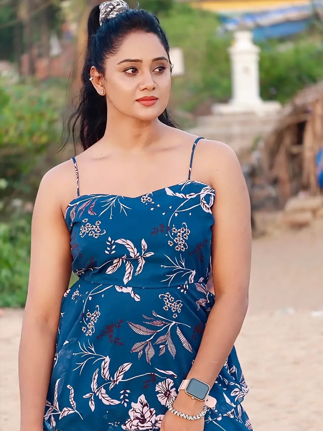 గత్తరలేపిన సీరియల్ బ్యూటీ.. అందాలతో మైండ్ బ్లాంక్ చేస్తోన్న వయ్యారి..