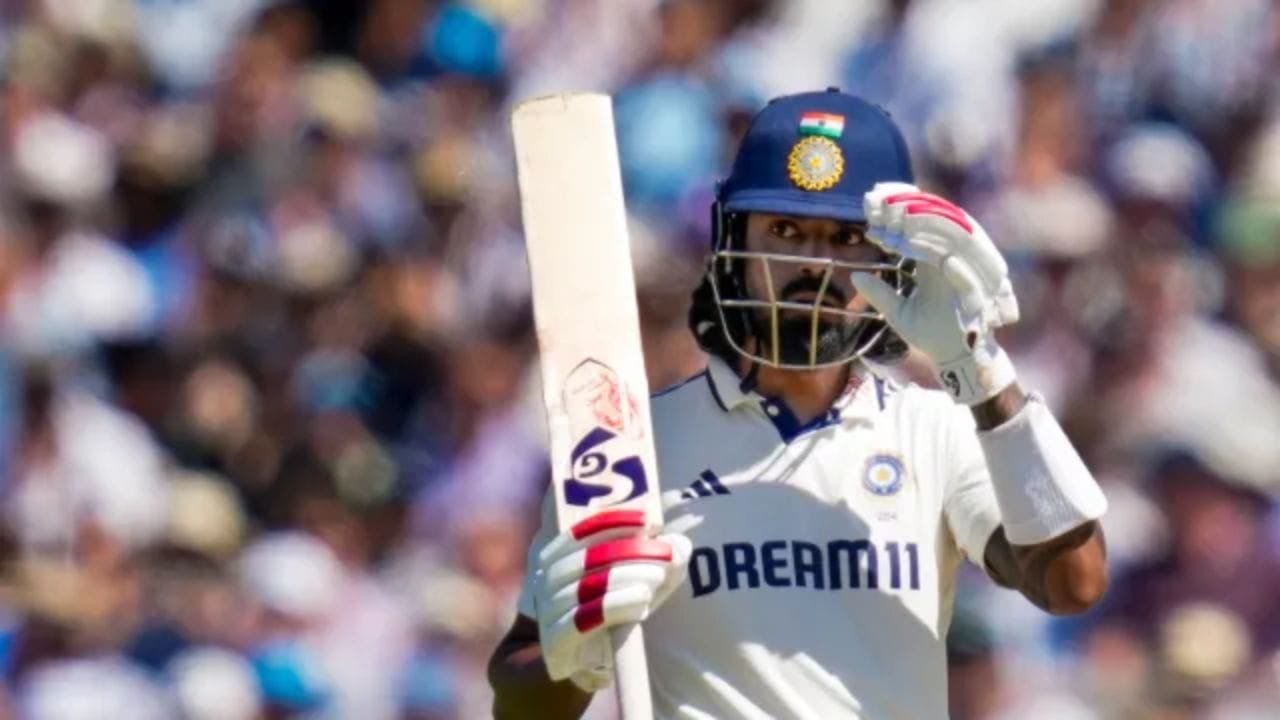 ప్రస్తుతం రాహుల్ అన్ని ఫార్మాట్లలో కలిపి 9,830 పరుగులు చేశాడు. మరో 170 పరుగులు చేస్తే 10 వేల పరుగుల క్లబ్లో చేరుతాడు. ఇందులో విశేషం ఏంటంటే, రాహుల్ తన కెరీర్లో ఇప్పటివరకు ఒక్క ఓవర్ కూడా బౌలింగ్ చేయలేదు.