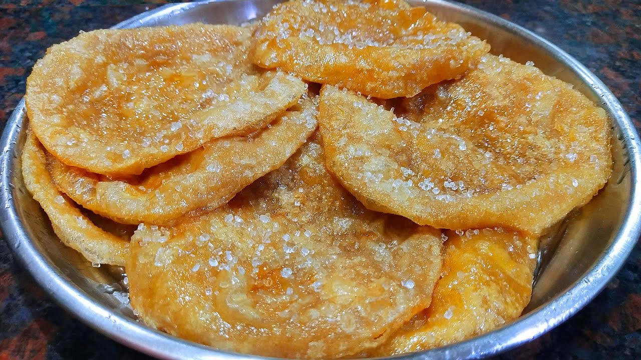 కావాల్సిన పదార్థఆలు : కొబ్బరి తురుము: 1/2 కప్పు, మైదా పిండి లేదా గోధుమ పిండి: 1 కప్పు, పంచదార (స్టఫింగ్ కోసం): 1 స్పూన్,పంచదార (పాకం కోసం): 1/2 కప్పు నుండి 3/4 కప్పు వరకు, నీళ్లు (పాకం కోసం): 1 కప్పు, నెయ్యి,2 స్పూన్లు (ఒకటి స్టఫింగ్ కోసం, ఒకటి పిండి కోసం), డ్రై ఫ్రూట్స్ (జీడిపప్పు, బాదం,యాలకుల పొడి: 1/4 స్పూన్, ఉప్పు,చిటికెడు, నూనె: వేయించడానికి సరిపడా.