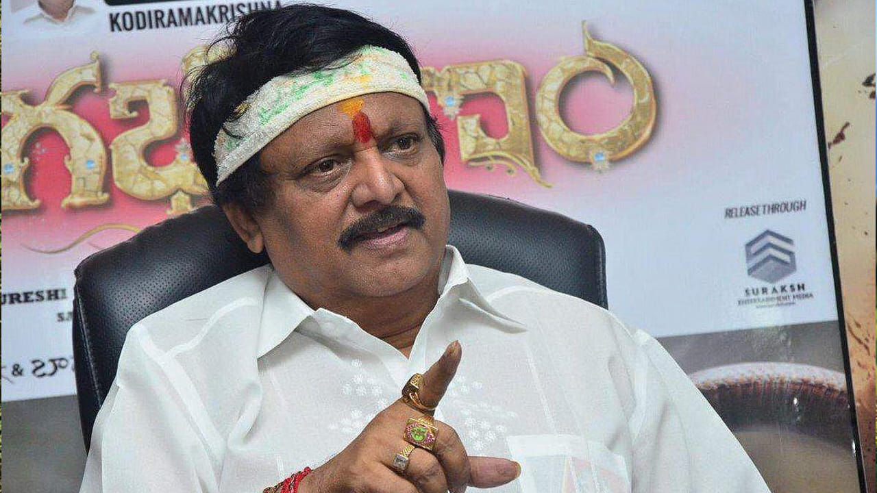 Tollywood : అలాంటి హీరోను ఎక్కడా చూడలేదు.. రక్తం కారినా సరే నటిస్తూనే ఉండేవాడు.. డైరెక్టర్ కోడి రామకృష్ణ..