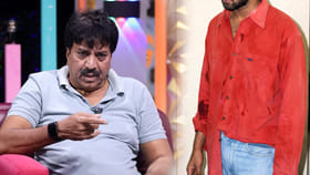 చార్మినార్ దగ్గర చుట్టూ ఫుల్లు జనం మధ్యలో డాన్స్ వేశాడు..