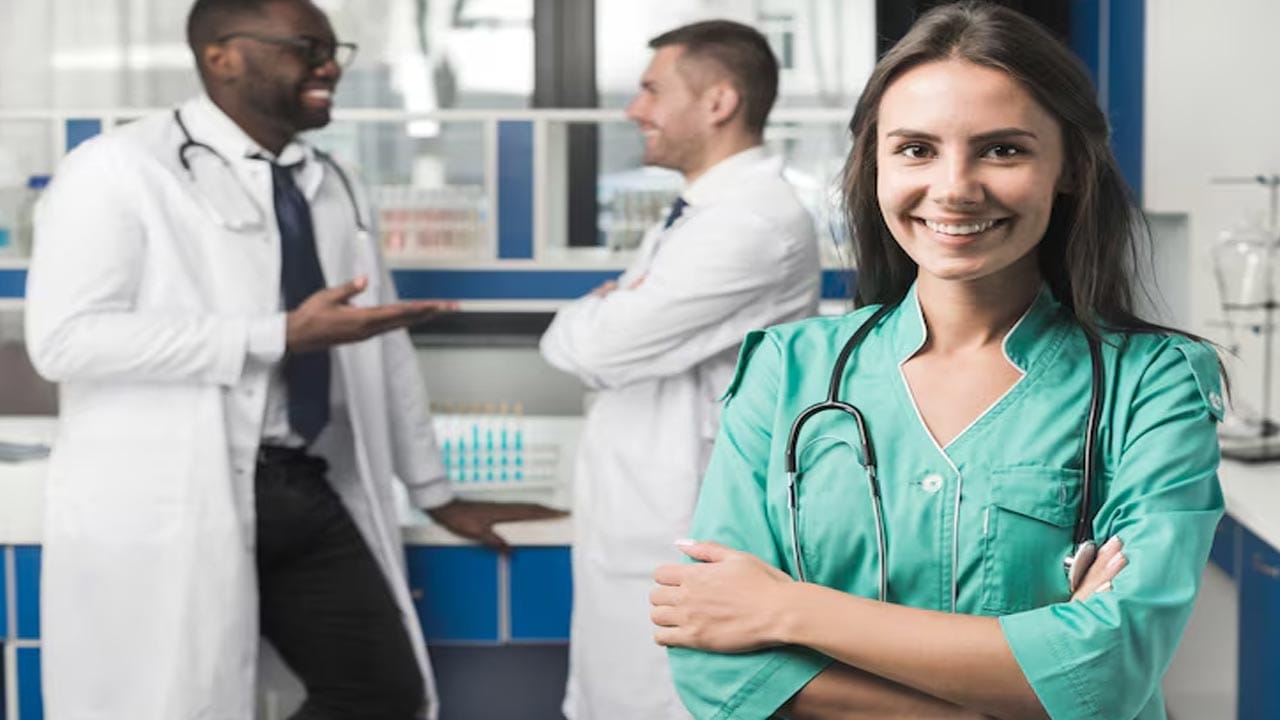 బి.ఎస్సీ నర్సింగ్, పారామెడికల్ కోర్సులు (B.Sc Nursing & Paramedical): రోగుల సంరక్షణ, ఆధునిక వైద్య సేవల్లో నర్సింగ్, పారామెడికల్ రంగాలు అత్యంత కీలకమైనవి. మెడికల్ ల్యాబ్ టెక్నాలజీ, రేడియోలజీ, ఆపరేషన్ థియేటర్ టెక్నాలజీ, డయాలసిస్ టెక్నాలజీ వంటి కోర్సులకు భారత్లోనే కాకుండా విదేశాలలోనూ విపరీతమైన డిమాండ్ ఉంది. నీట్లో తక్కువ మార్కులు రావడం అనేది మీ వైద్య రంగా కలలకు ముగింపు కాదు. మీ ఆసక్తి, సామర్థ్యాలకు తగినట్లుగా సరైన కోర్సును ఎంచుకుని సరైన దిశలో శ్రమిస్తే, హెల్త్కేర్ రంగంలో అద్భుతమైన విజయాన్ని సాధించవచ్చు.