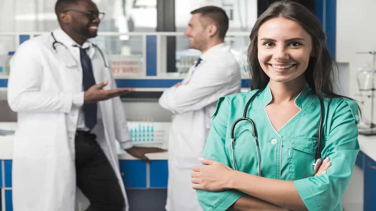 బి.ఎస్సీ నర్సింగ్, పారామెడికల్ కోర్సులు (B.Sc Nursing & Paramedical): రోగుల సంరక్షణ, ఆధునిక వైద్య సేవల్లో నర్సింగ్, పారామెడికల్ రంగాలు అత్యంత కీలకమైనవి. మెడికల్ ల్యాబ్ టెక్నాలజీ, రేడియోలజీ, ఆపరేషన్ థియేటర్ టెక్నాలజీ, డయాలసిస్ టెక్నాలజీ వంటి కోర్సులకు భారత్‌లోనే కాకుండా విదేశాలలోనూ విపరీతమైన డిమాండ్ ఉంది. నీట్‌లో తక్కువ మార్కులు రావడం అనేది మీ వైద్య రంగా కలలకు ముగింపు కాదు. మీ ఆసక్తి, సామర్థ్యాలకు తగినట్లుగా సరైన కోర్సును ఎంచుకుని సరైన దిశలో శ్రమిస్తే, హెల్త్‌కేర్ రంగంలో అద్భుతమైన విజయాన్ని సాధించవచ్చు.