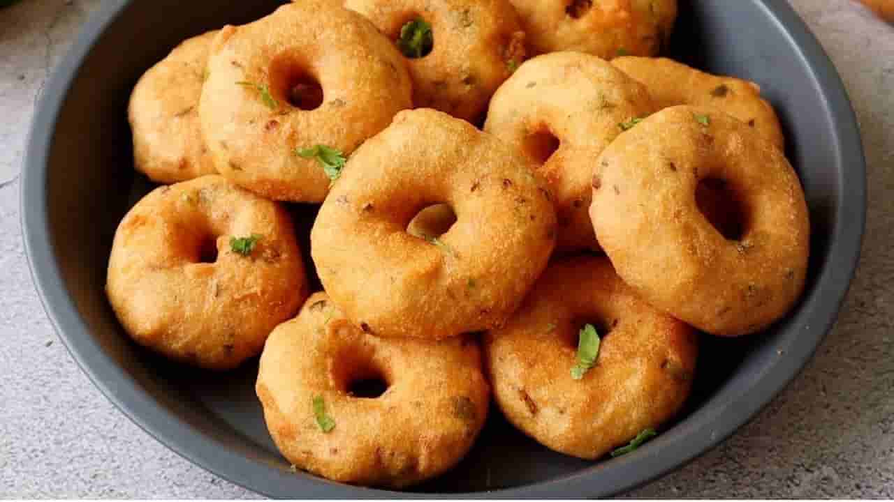Medu Vada recipe: శరీరానికి రోజంతా కావలసిన తక్షణ శక్తిని ఇచ్చే సూపర్ వడలు.. ఇలా చేసి తింటే..
