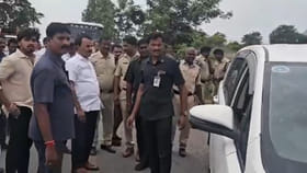 కాన్వాయ్ ఆపి.. ప్రాణం కాపాడిన మంత్రి!