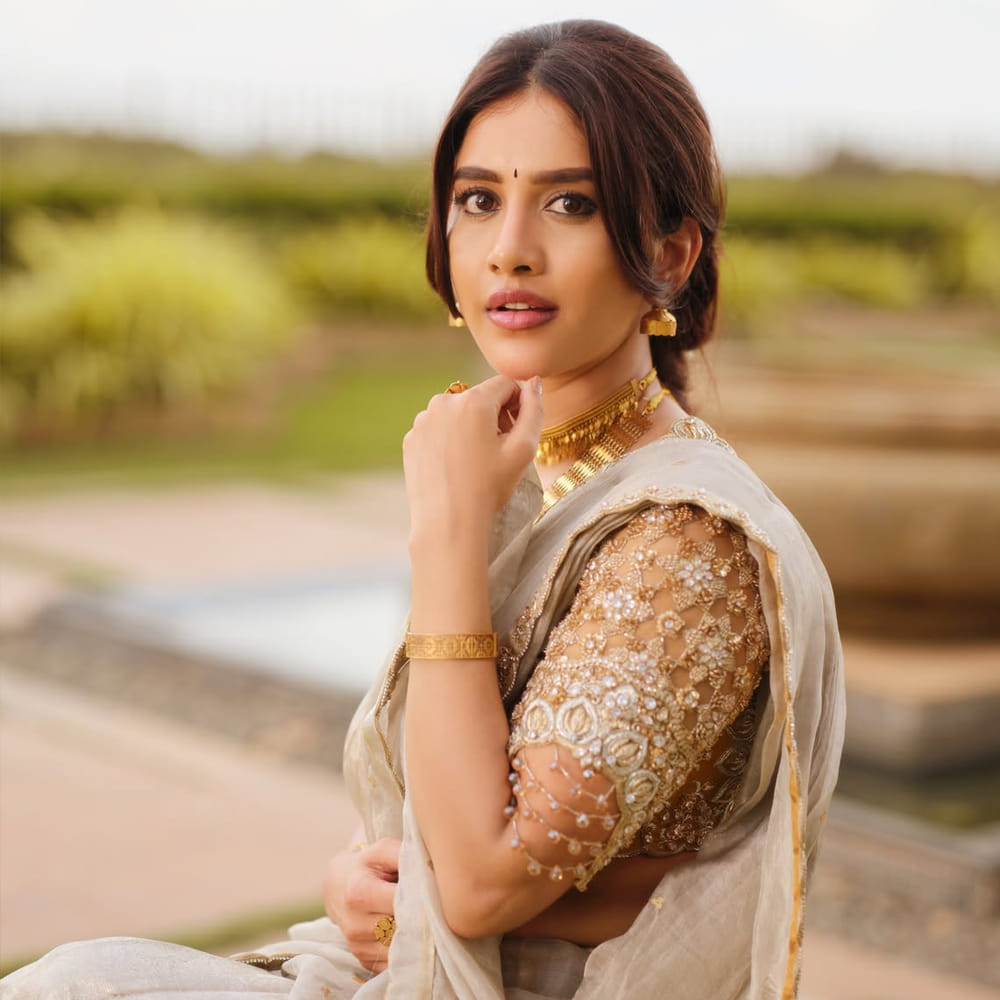 ర్యాట్ రేస్ లో భాగంగా సినిమాలు చేయకుండా, తనకు ఆనందం, సంతృప్తినిచ్చే పాత్రల కోసం ఎదురు చూస్తానని నభా వెల్లడించారు. ఈ మధ్యకాలంలో రెండేళ్ల పాటు సినిమాల నుంచి దూరంగా ఉండాల్సి వచ్చిందని, అందుకు గల కారణాన్ని వివరిస్తూ, "నేను మెట్లపై నుంచి జారిపడ్డాను. తలకి దెబ్బ తగలకుండా చూసుకునే ప్రయత్నంలో, నా శరీర బరువు మొత్తం ఎడమ భుజంపై పడింది. లోపల ఉన్న ఎముకలు చిన్న చిన్న ముక్కలైపోయాయి. అప్పుడు నేను ఫ్రాక్చర్ అనుకున్నాను, కానీ సర్జరీ చేయాల్సి వచ్చింది. స్టీల్ రాడ్ , అనేక స్క్రూలు పెట్టారు," అని వివరించారు. ఈ సంఘటన తనను శారీరకంగానే కాకుండా మానసికంగా కూడా చాలా ప్రభావితం చేసిందని, ఆ సమయంలో దాదాపు 4-5 సినిమాలు చేస్తున్నానని ఆమె తెలిపారు.