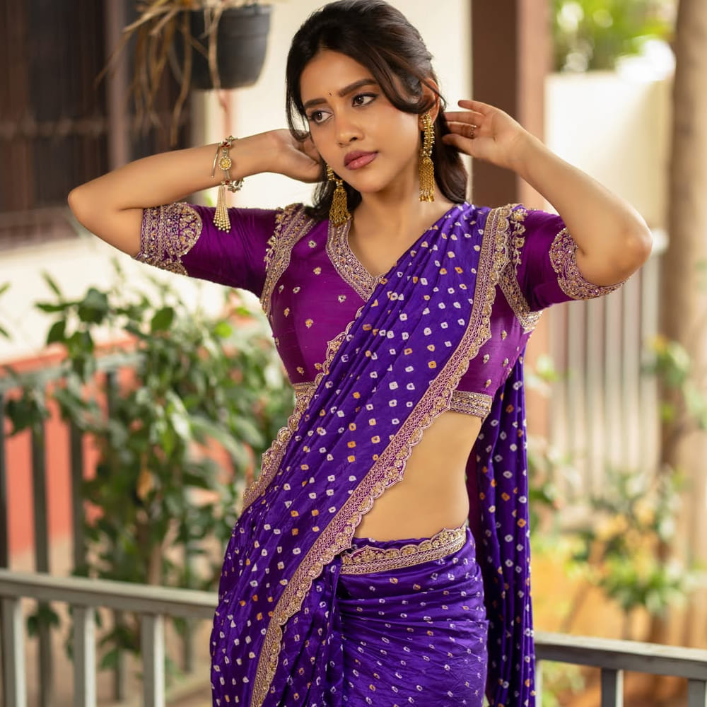 నాగబంధం సినిమా ఇటీవలే ప్రేక్షకుల ముందుకు వచ్చింది. మంచి అంచనాల మధ్య విడుదలైన ఈ సినిమా పాజిటివ్ టాక్ తెచ్చుకుంది. అలాగే ఇప్పుడు స్వయంభు సినిమాతో ప్రేక్షకుల ముందుకు రానుంది ఈ చిన్నది సోషల్ మీడియాలో చురుకుగా ఉండే నభా.. హాట్ హాట్ ఫొటోలతో కుర్రాళ్లను కవ్విస్తుంది. తాజాగా ఈ బ్యూటీ షేర్ చేసిన కొన్ని ఫోటోలు నెట్టింట సెగలు రేపుతున్నాయి. 