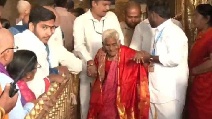 Watch: తిరుమలలో అరుదైన ఘట్టం.. 116 ఏళ్ల భక్తురాలికి వీఐపీ దర్శనం Watch: తిరుమలలో అరుదైన ఘట్టం.. 116 ఏళ్ల భక్తురాలికి వీఐపీ దర్శనం