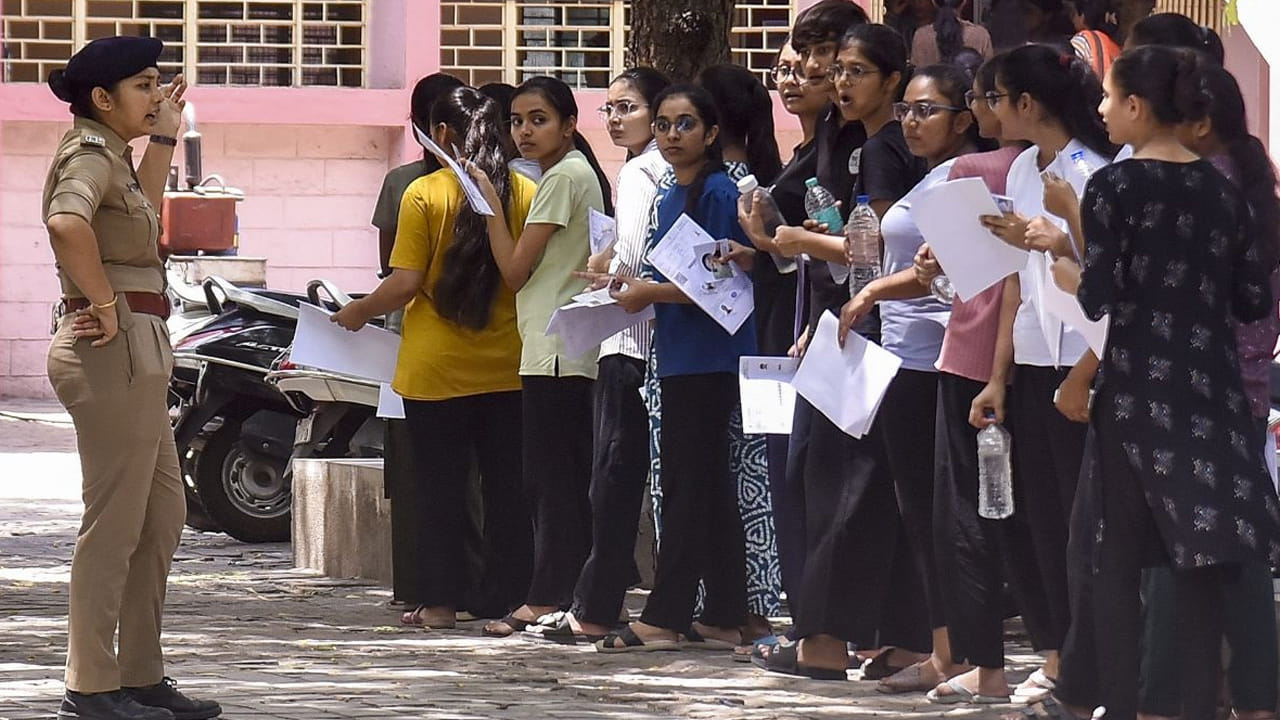 NEET re-exam 2026 అభ్యర్ధులకు చివరి అవకాశం.. మరికొన్ని గంటల్లో ముగుస్తున్న గడువు