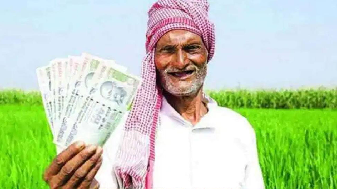 లబ్దిదారుల అకౌంట్లో రూ. 2 వేల చొప్పున అందించేందుకు కేంద్ర ప్రభుత్వం రెడీ అవుతోంది. ప్రతీ ఏడాది మూడు విడతలుగా వీటిని కేంద్రం జమ చేస్తోంది. వీటిని నాలుగు నెలలకు ఒకసారి జమ చేస్తోంది. ఈ పథకం కింద లబ్ది పొందాలంటే ఏం చేయాలి..? ఏయే పనులు పూర్తి చేయాలి? అనే విషయాలు ఇప్పుడు చూద్దాం.