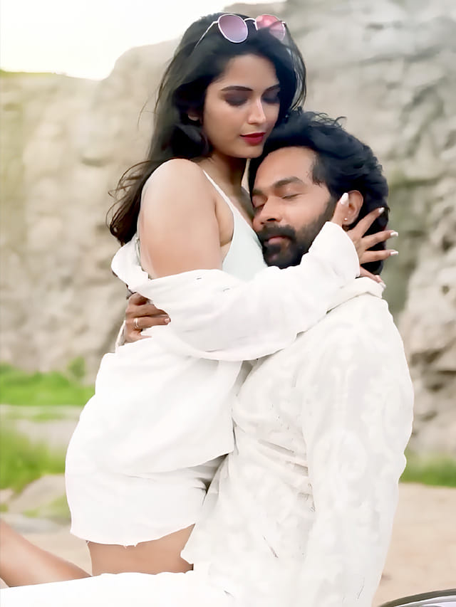 టాక్సిక్ హాట్ సాంగ్ కి దుమ్ము రేగ్గొట్టిన.. ప్రియాంక జైన్.. వీడియో వైరల్