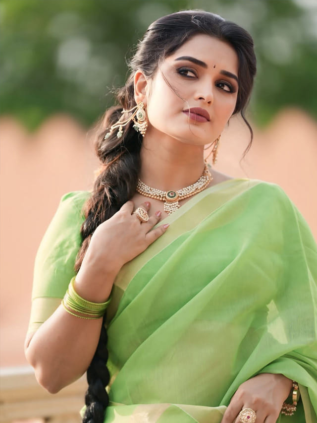 అచ్చం తెలుగందం కనులకు దొరికిందిగా.. ప్రియాంక జైన్ పిక్స్ వైరల్