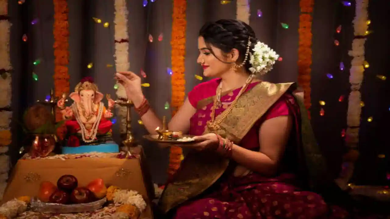 పూజలో నేలపై కూర్చోవచ్చా? ఆసనం లేకుండా పూజ చేస్తే ఏమవుతుంది? దర్భాసనం వెనుక ఆశ్చర్యకరమైన రహస్యం!