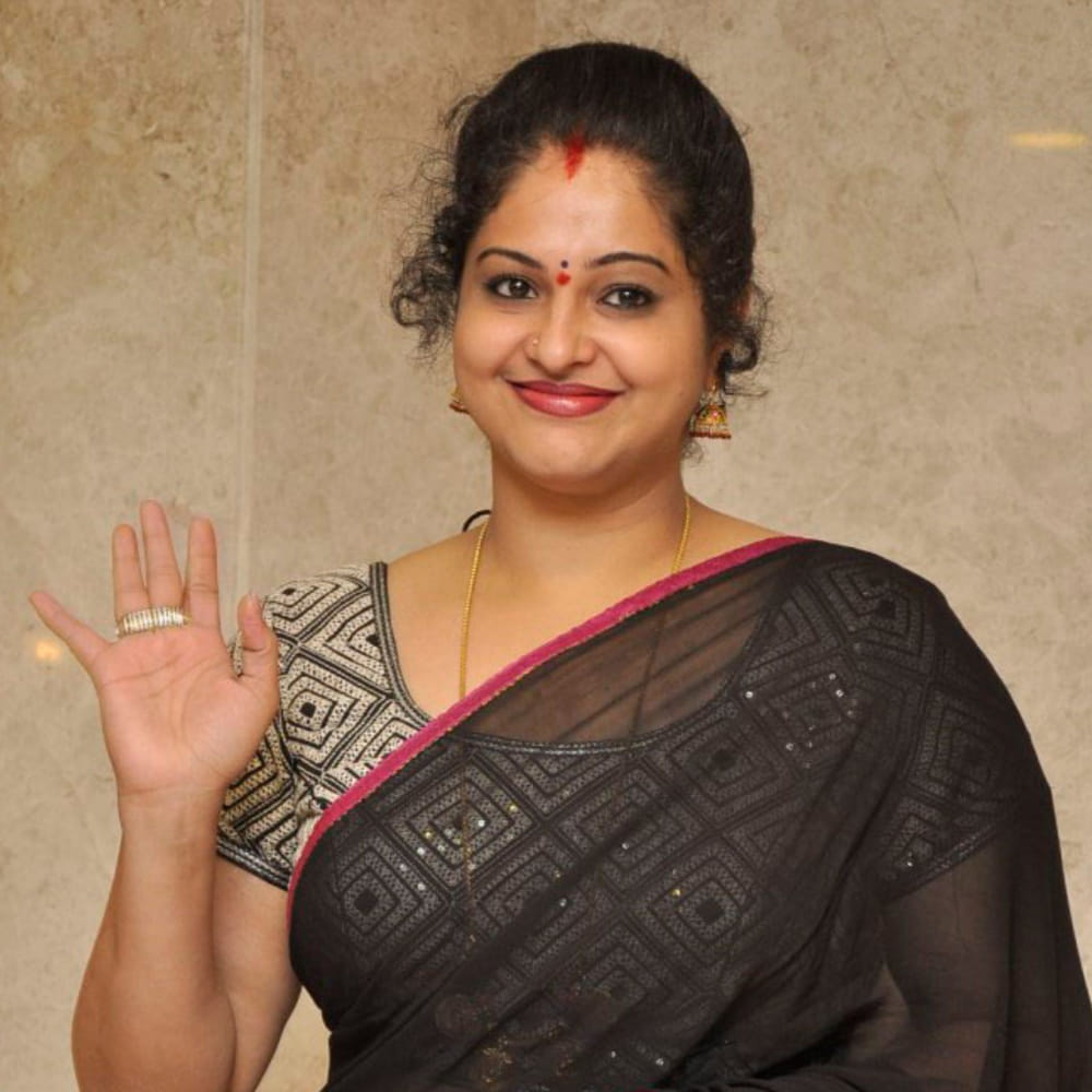 తన పీఆర్ఓ బాబూరావు గారికి ఫోన్ చేసి దాని గురించి చెప్పారట. "నాకున్న ఇమేజ్ కి ఈ సినిమా నేను చేశానంటే నా కెరీర్‌కి ఫుల్‌స్టాప్ అయిపోద్ది" అని తాను భావించినట్లు రాశి తెలిపారు. సెట్ నుండి వెళ్లిపోవడానికి ప్రయత్నించినప్పుడు, నిర్మాతలు అభ్యర్థన మేరకు, అప్పటికే మేకప్ వేసుకుని, చాలా మంది సెట్‌లో ఉన్నందున వెళ్లిపోవడం సరికాదని భావించి, అయిష్టంగానే ఆ సన్నివేశాన్ని పూర్తి చేసినట్లు తెలిపారు. 
