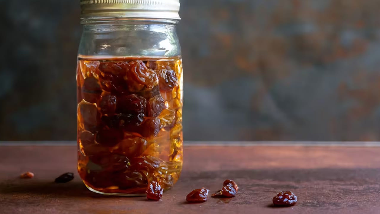 బ్లడ్ ప్రెజర్ నియంత్రణ: ఇందులో పొటాషియం, మెగ్నీషియం అధిక మొత్తంలో ఉంటాయి. ఇవి రక్తనాళాల్లోని ఒత్తిడిని తగ్గించి, రక్త ప్రసరణను సజావుగా సాగేలా చేస్తాయి. ఫలితంగా అధిక రక్తపోటు సమస్య నియంత్రణలోకి వస్తుంది.