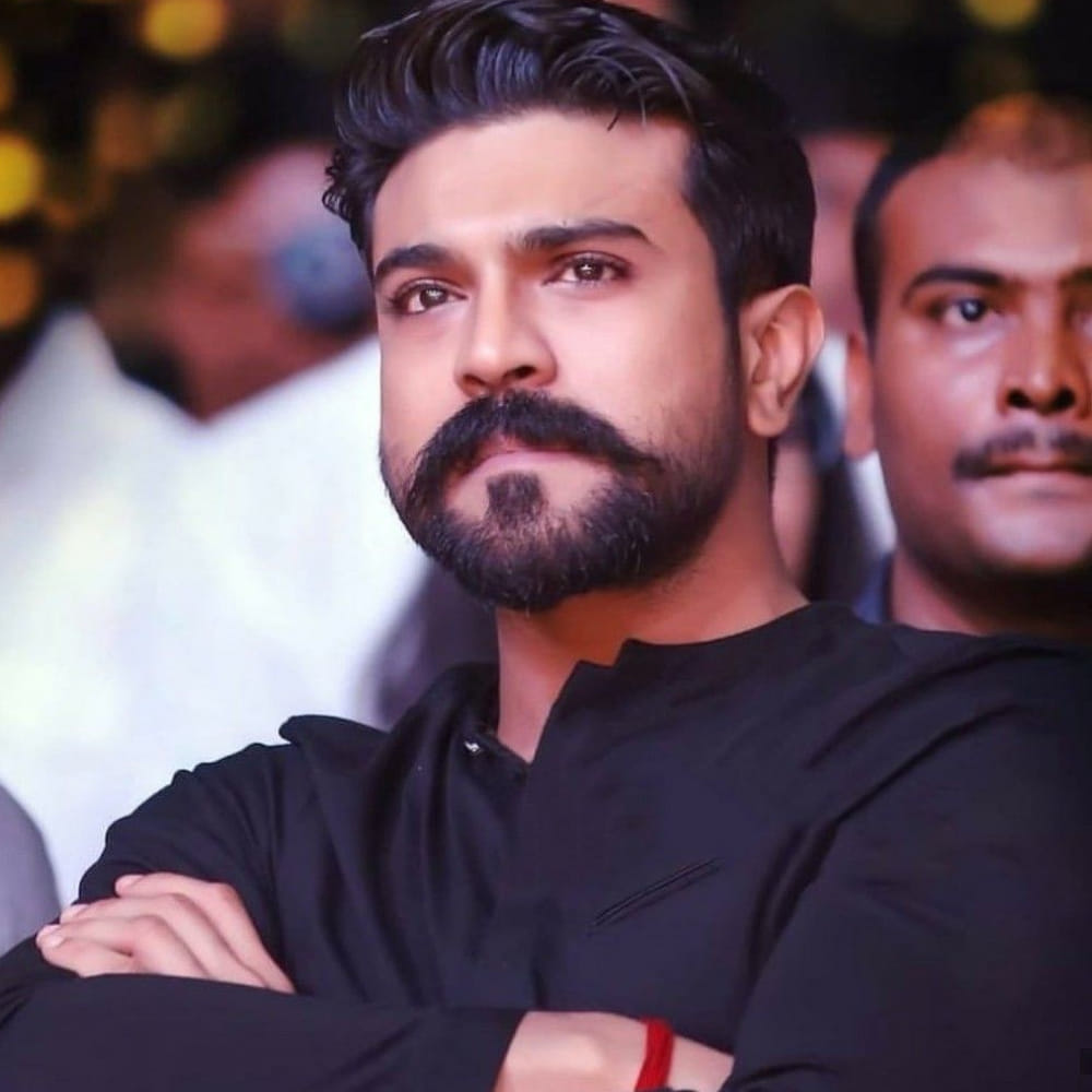 రంగస్థలం లాంటి బ్లాక్ బస్టర్ తర్వాత రామ్ చరణ్, సుకుమార్ కలిసి ఇప్పుడు ఓ సినిమా చేస్తున్నారు. ఈ సినిమా నుంచి ఇప్పటివరకు ఎలాంటి అప్డేట్ రాలేదు. కానీ ఇప్పుడు ఈ సినిమా కోసం లేడీ సూపర్ స్టార్ నయనతారను రంగంలో దింపుతున్నారని తెలుస్తుంది. ఆమె ఈ సినిమాలో కీలక పాత్రలో నటిస్తుందని టాక్ వినిపిస్తుంది. అలాగే చరణ్‌కు అక్కగా నటించే అవకాశం ఉందని గుసగుసలు కూడా వినిపిస్తున్నాయి. దీనిపై త్వరలోనే క్లారిటీ వస్తుందేమో చూడాలి.