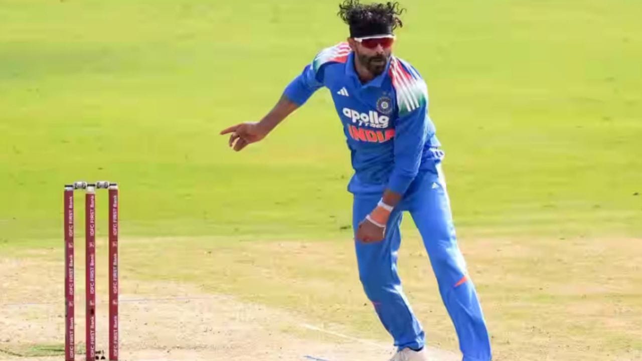 కేవలం ఒకరిపైనే ఆధారపడకుండా, సరైన ప్రత్యామ్నాయ ఆటగాళ్లను సిద్ధం చేయడం గంభీర్ శైలి. ఒకవేళ టోర్నీలో స్పిన్కు అనుకూలించే పిచ్లు ఎదురైతే వాషింగ్టన్ సుందర్ను కూడా తుది జట్టులోకి తీసుకునే అవకాశం ఉంది. ఇది టీమిండియాకు ఒక బోనస్ లాంటిది. అంతేకాకుండా, అక్షర్ పటేల్కు భవిష్యత్తు ప్రత్యామ్నాయంగా, దేశవాళీ క్రికెట్లో అదరగొడుతున్న యువ సంచలనం హర్ష్ దూబేను కూడా టీమ్ మేనేజ్మెంట్ సానబడుతున్నట్లు తెలుస్తోంది. గంభీర్ రాకతో భారత క్రికెట్లో మార్పులు వేగవంతం అయ్యాయి అనడంలో ఎలాంటి సందేహం లేదు.