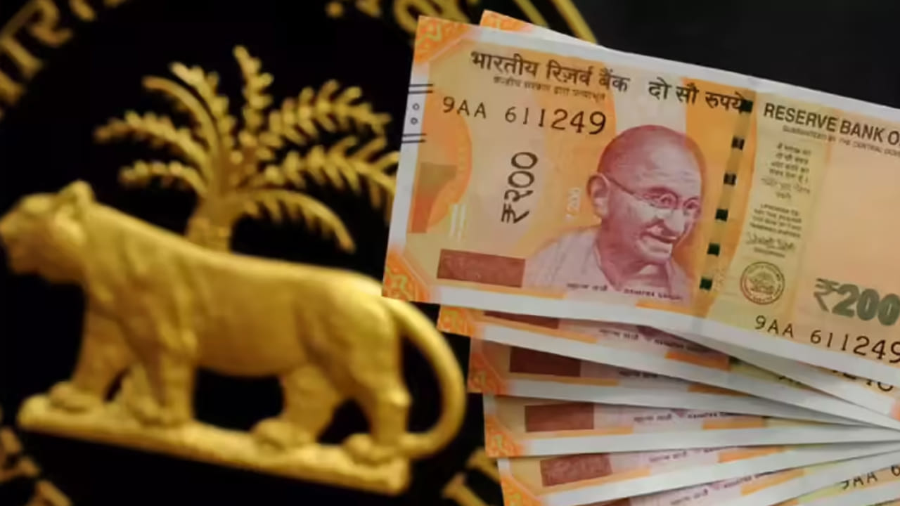 చాలామంది రూ.10, రూ.100 కదా అని వదిలేస్తూ ఉంటారు. మీ కష్టార్జితం నుంచి ఒక్క రూపాయి కూడా పోగొట్టుకోవాల్సిన అవసరం లేదని ఆర్బీఐ చెబుతోంది రూ.10, రూ.10 వేలు అయినా తమ ముందు ఒక్కటేనని ఆర్బీఐ చెబుతోంది. అన్ని ఫిర్యాదులను ఒకేలా తీసుకుంటామని అంటోంది. అంబుడ్స్‌మెన్ సేవలను ప్రతీఒక్కరూ వినియోగించుకోవాలని చెబుతోంది.