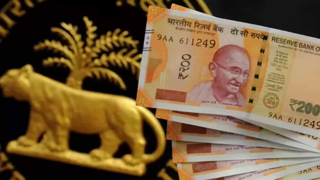 చాలామంది రూ.10, రూ.100 కదా అని వదిలేస్తూ ఉంటారు. మీ కష్టార్జితం నుంచి ఒక్క రూపాయి కూడా పోగొట్టుకోవాల్సిన అవసరం లేదని ఆర్బీఐ చెబుతోంది రూ.10, రూ.10 వేలు అయినా తమ ముందు ఒక్కటేనని ఆర్బీఐ చెబుతోంది. అన్ని ఫిర్యాదులను ఒకేలా తీసుకుంటామని అంటోంది. అంబుడ్స్మెన్ సేవలను ప్రతీఒక్కరూ వినియోగించుకోవాలని చెబుతోంది.