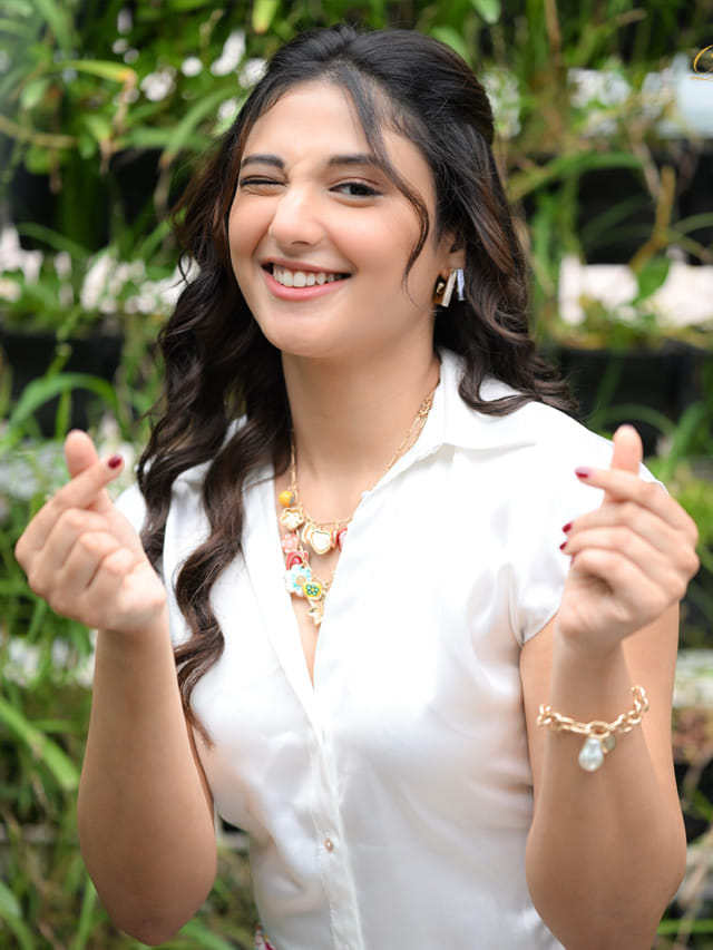 హాట్ స్టిల్స్ తో మత్తెక్కిస్తున్న రితిక నాయక్.. లేటెస్ట్ పిక్స్ వైరల్