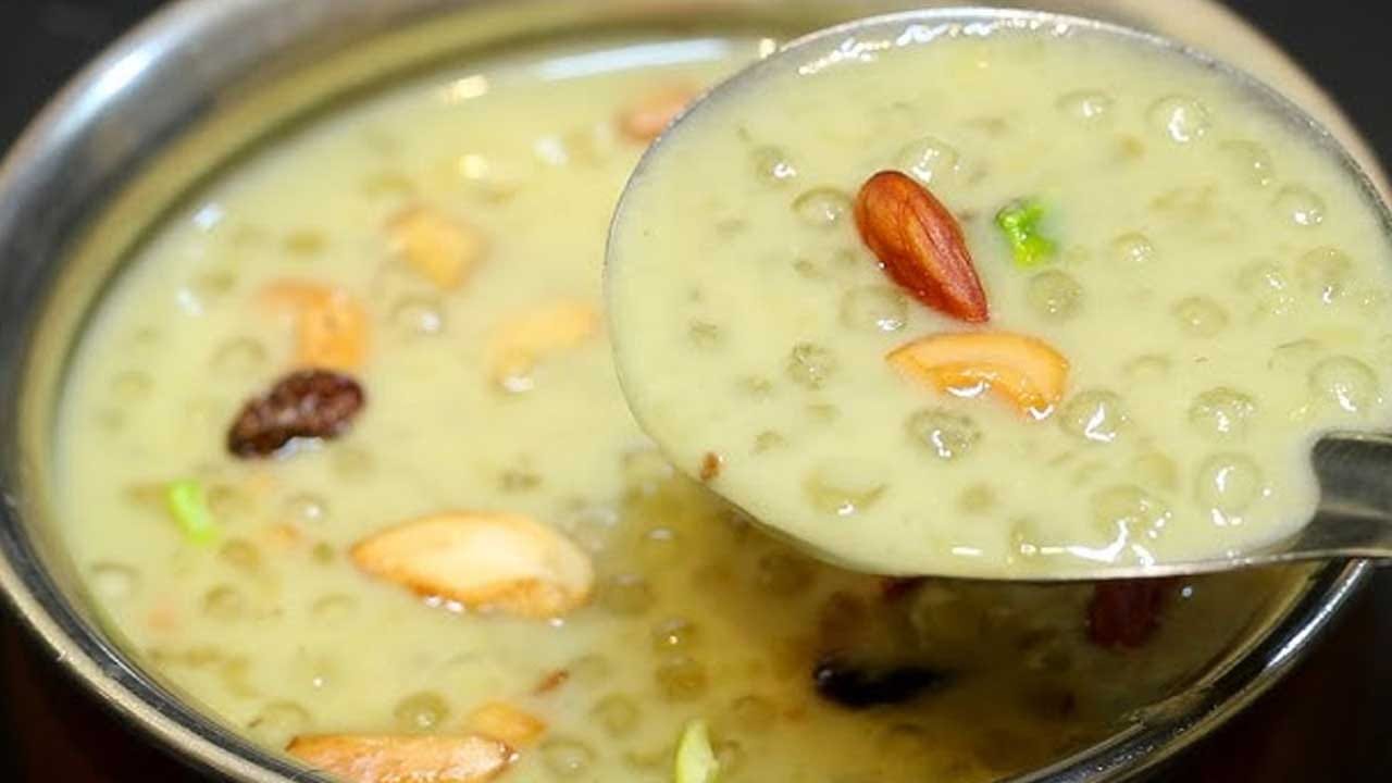 సేమియా సగ్గు బియ్యం పాయసం ఇష్టం లేని వారు ఎవరుంటారు చెప్పండి. ప్రతి ఒక్కరూ చాలా ఇష్టంగా ఈ పాయసం తింటారు. కాగా, ఇప్పుడు మనం సేమియా సగ్గు బియ్యం పాయసం చాలా రుచికరంగా ఎలా చేయాలి? ఎలా చేస్తే రుచి అదిరిపోతుందో చూద్దాం.