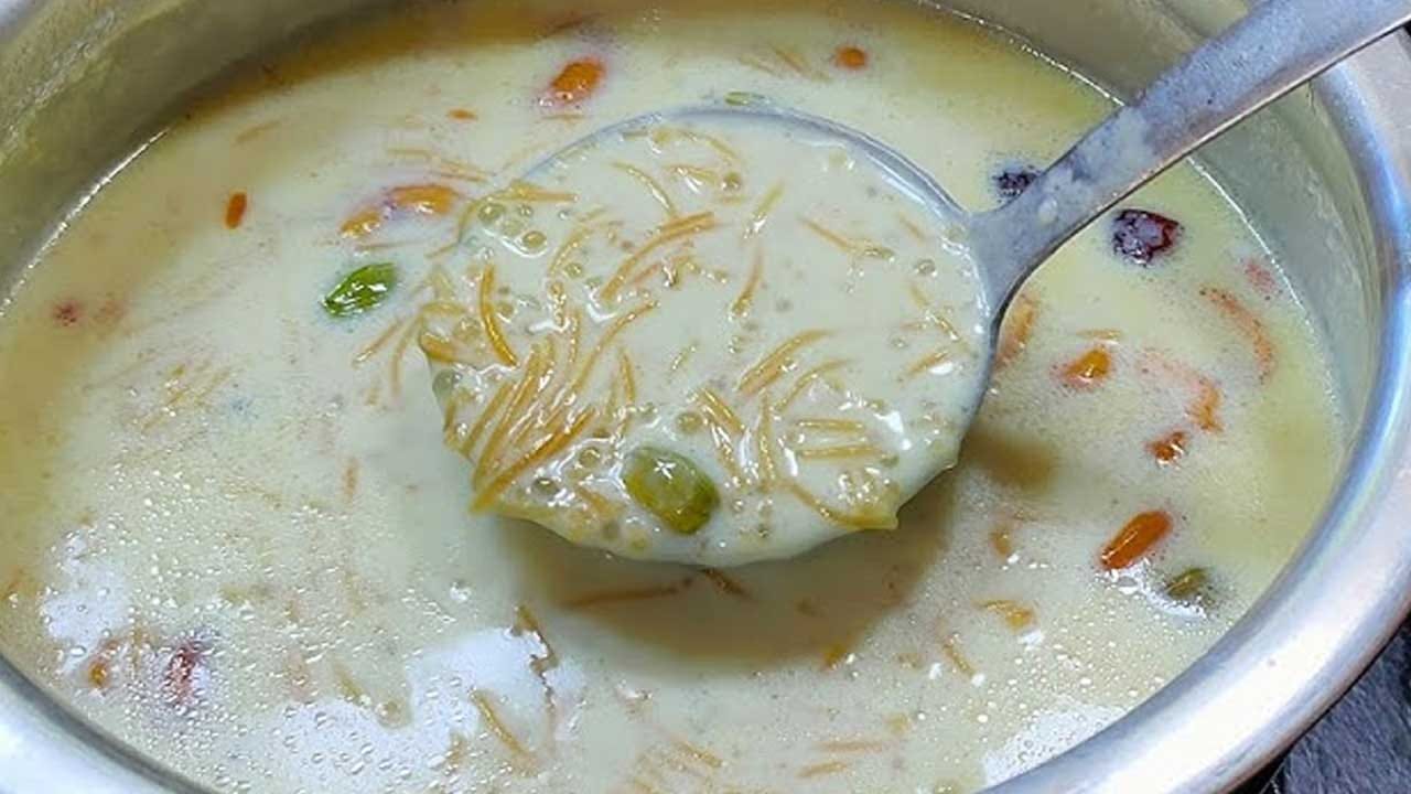 కావాల్సిన పదార్థాలు : సేమియా ఒక కప్పు, సగ్గు బియ్యం, కప్పున్నర, కొబ్బరి పాలు, పాలు రెండు కప్పులు, బెల్లం కప్పున్నర, నెయ్యి, యాలకుల పొడి, పచ్చి కొబ్బరి ముక్కలు, జీడిపప్పు కిస్‌మిస్, ఎండు ద్రాక్ష, వీలైతే కుంకుమ పువ్వు రెండు రెబ్బలు.ం