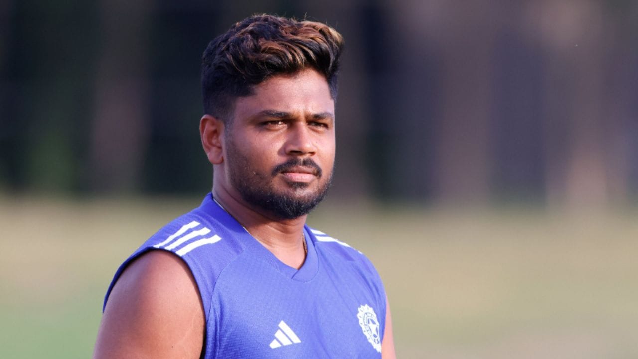 కానీ, ఇంతటి ఘన విజయం తర్వాత కూడా అతనికి కష్టాలు తప్పలేదు. ప్రస్తుతం శ్రేయస్ అయ్యర్ నాయకత్వంలో ఐర్లాండ్‌తో జరిగిన సిరీస్‌లో 5 పరుగులకే పరిమితం కావడం, ఇంగ్లాండ్‌తో జరిగిన మొదటి టీ20లో కేవలం 1 పరుగుకే అవుట్ కావడంతో, రెండో టీ20 మ్యాచ్ నుంచి సంజూను మళ్లీ తుది జట్టు నుంచి తొలగించారు.