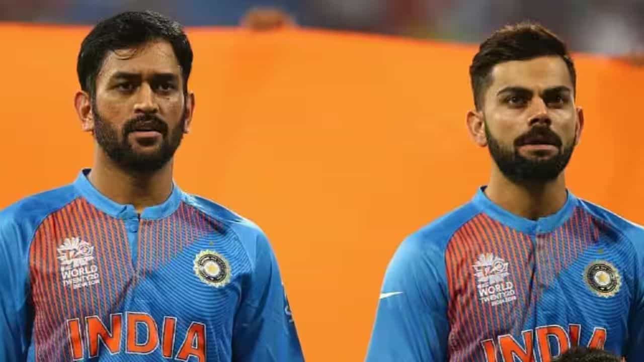 ధోనీ, కోహ్లీ యుగంలో దక్కని అవకాశాలు..: మహేంద్ర సింగ్ ధోనీ కెప్టెన్‌గా ఉన్న సమయంలో రోహిత్ శర్మ, విరాట్ కోహ్లీ వంటి దిగ్గజాలతో కూడిన టాప్ ఆర్డర్ బలంగా ఉండటం, కీపర్‌గా కేఎల్ రాహుల్‌కే ప్రాధాన్యత ఇవ్వడంతో సంజూకు బెంచ్ దాటే అవకాశం దక్కలేదు. అనంతరం విరాట్ కోహ్లీ - రవిశాస్త్రి జోడీ హయాంలో 2020లో జట్టులోకి వచ్చినా, ఆరు మ్యాచ్‌ల్లో కేవలం 64 పరుగులు మాత్రమే చేయడంతో మళ్లీ జట్టుకు దూరమయ్యాడు.