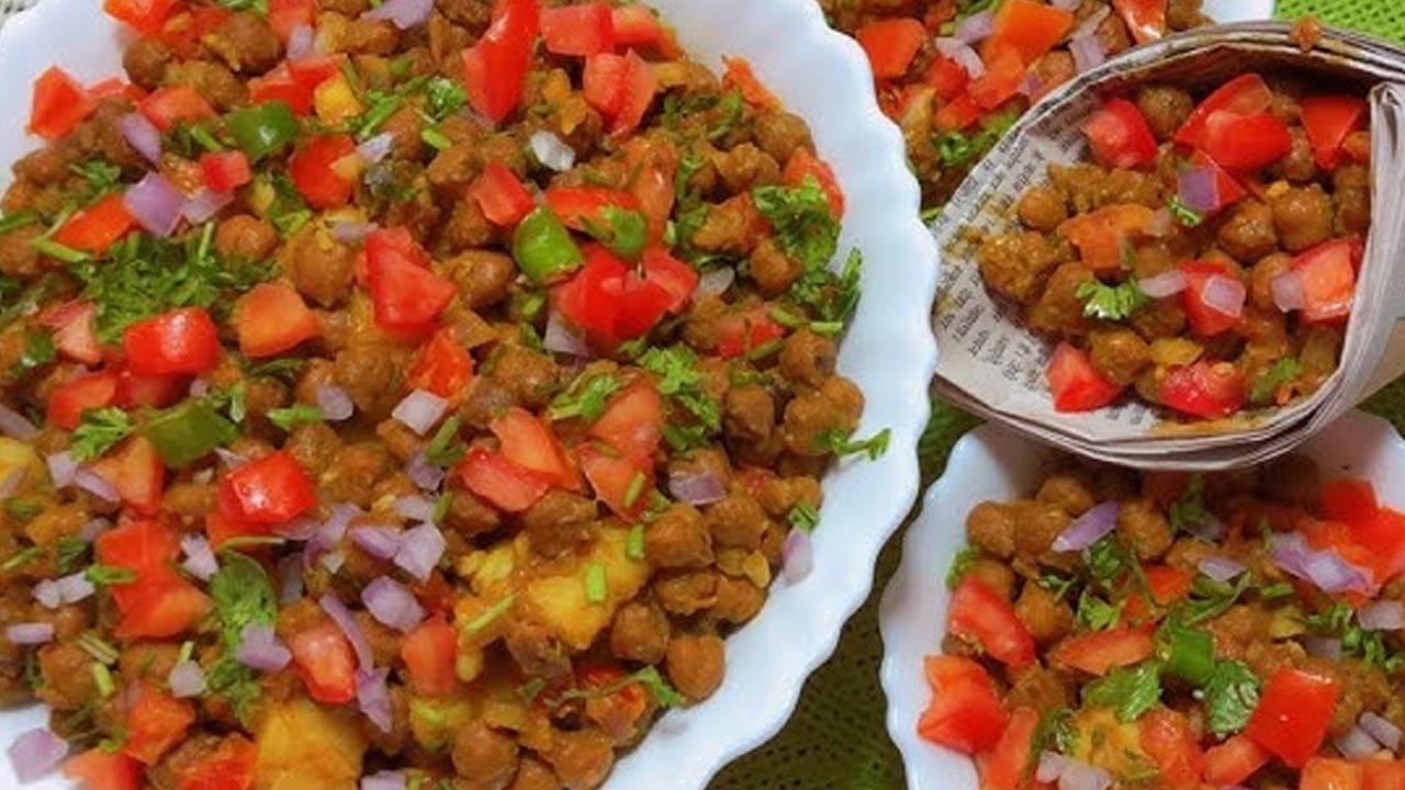బరువు నియంత్రణ: ఈ వీటిలో శనగ గుగ్గిళ్ళలో కేలరీలు చాలా తక్కువగా ఉంటాయి. ఇంకా ఇవి ఎక్కువసేపు కడుపు నిండిన అనుభూతిని ఇస్తుంది. బరువు ఎక్కువగా ఉన్నవాళ్లు వీటిని తీసుకుంటే చాలు. ఇంకా ఇది ఆకలిని కూడా నియంత్రిస్తుంది.అందుకే వీటిని ఎంతో మంది తీసుకుంటారు.