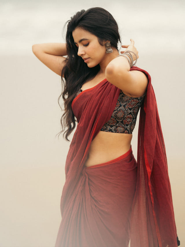 నటి కాకముందు.. డబ్బు కోసం అంత కష్టపడిందా ఈ ముద్దుగుమ్మ