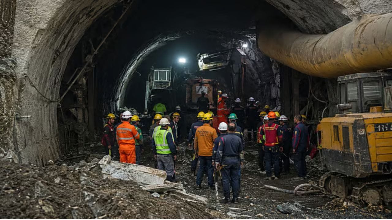 Sikkim Tunnel Tragedy: సిక్కింలో ఘోర ప్రమాదం.. టన్నెల్లో చిక్కుకొని ఏడుగురు కార్మికులు మృతి