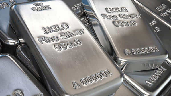 Silver Price: ఆల్టైమ్ రికార్డ్ ధరతో పోలిస్తే వెండి రూ.2 లక్షలు తక్కువ! ఇప్పుడు కొంటే..