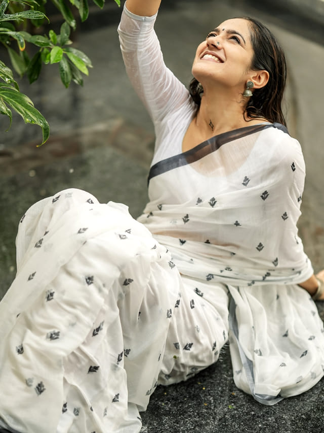 అందంతో గత్తర లేపుతున్న ముద్దుగుమ్మ సిమ్రాన్ చౌదరి