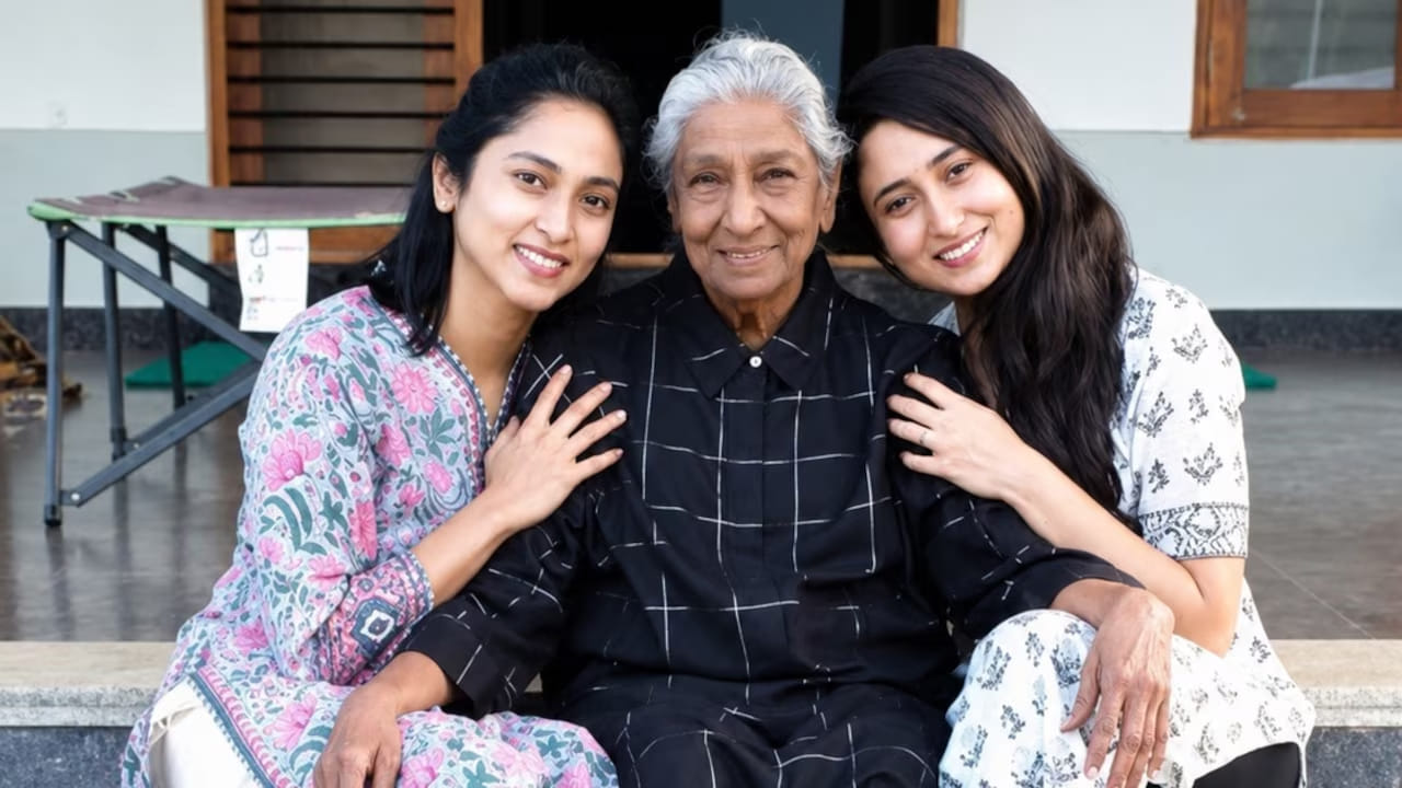 Singer Janaki: 'కన్నీళ్లతో మా బాధను ముడి పెట్టొద్దు'.. ట్రోల్స్పై జానకి మనవరాలు ఎమోషనల్ పోస్ట్
