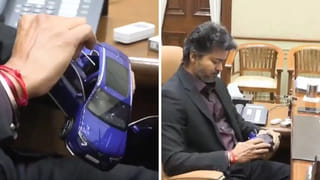 Watch: ముఖ్యమంత్రికి గిఫ్టుగా చిన్న కారు.. బొమ్మ కారుతో ఆడుకుంటూ మురిసిపోయిన విజయ్!