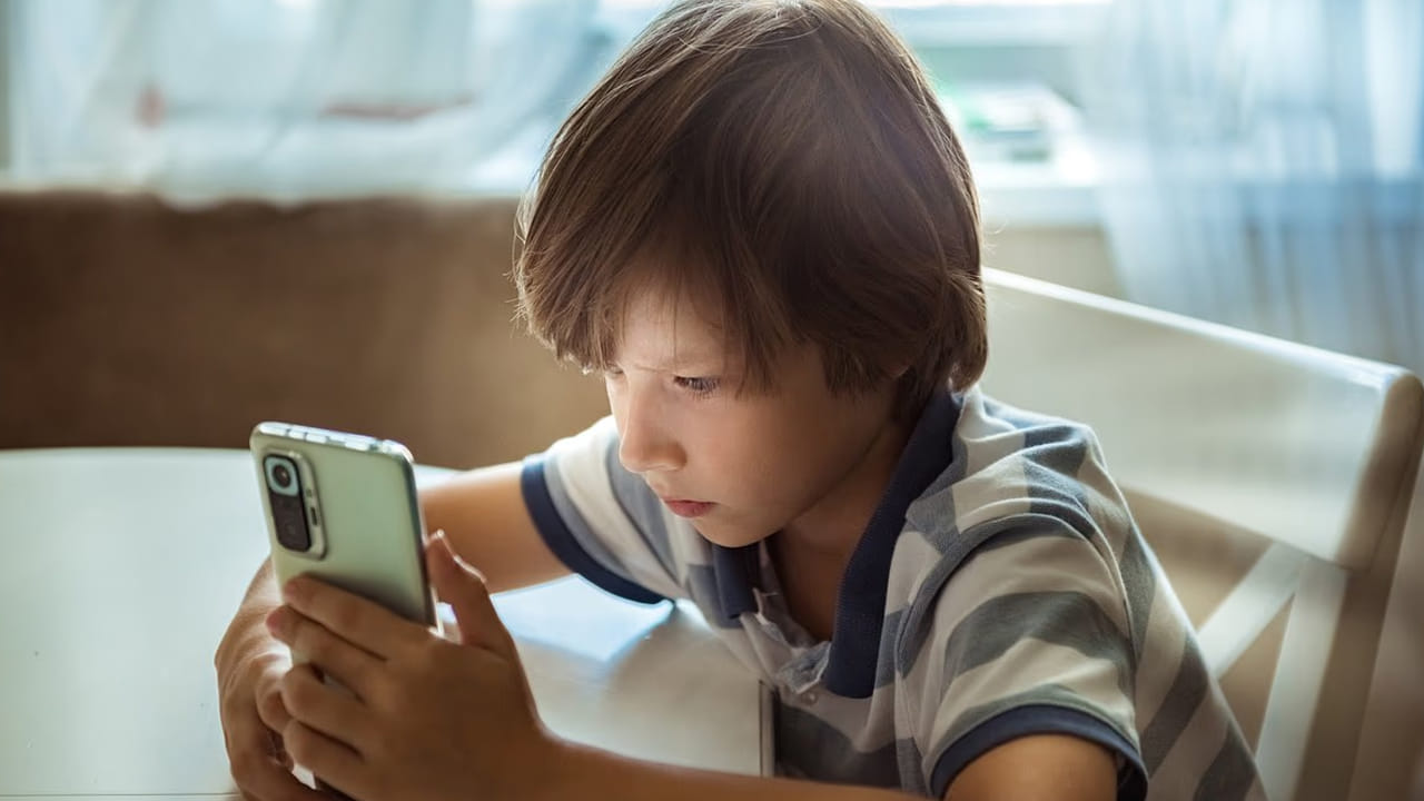 Smartphone: స్మార్ట్ఫోన్ యుగంలో పిల్లల భవిష్యత్తు ప్రమాదంలో ఉందా? WHO సంచలన హెచ్చరిక?