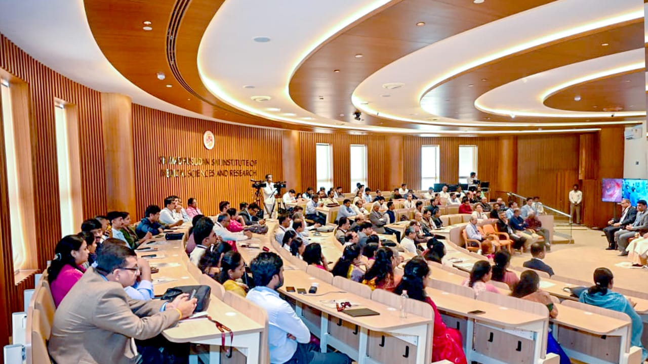Smsimsr Hosts Global Robotic Heart Surgery Conference