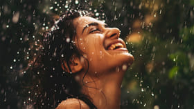 వర్షంలో తడిస్తే ఆరోగ్యానికి మేలా? తెలుసుకోవాల్సిన విషయాలు ఇవే